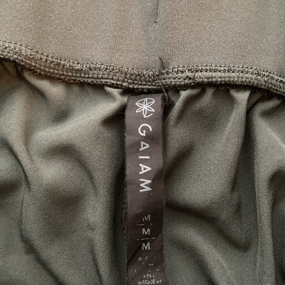 Gaiam Shorts, Olive Green, Size Medium - Picture 4 of 6